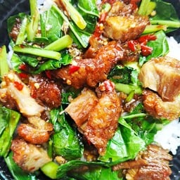 คะน้าหมูกรอบ