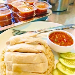 ข้าวมันไก่  เนื้อนุ่ม  ข้าวหอม น้ำจิ้มเด็ด ซุปเข้มข้น อร่อย