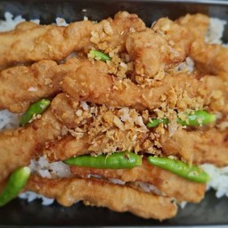 ข้าวหมูทอดกระเทียมพริกขี้หนู