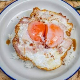 ข้าวไข่ดาวซอสแมกกี้