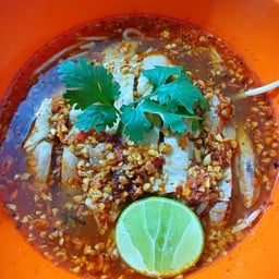 เกาเหลาไก่ต้มยำ