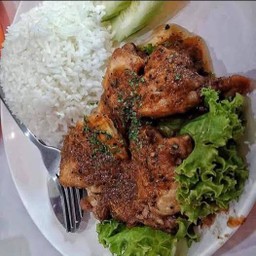 ข้าวราดไก่สไปซี่ไข่ดาว