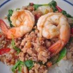 กระเพราพริกแห้งหมูสับกุ้ง ราดข้าว