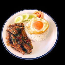 ผัดกะเพราปีกไก่สวรรค์  ฟิวชั่นไปอีก(ไม่รวมไข่ดาวนะ)