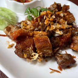 หมูกรอบกระเทียมกับข้าว จานเล็ก