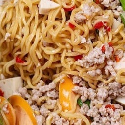 ยำมาม่า คู่กับ ยำรวมวุ้นเส้น