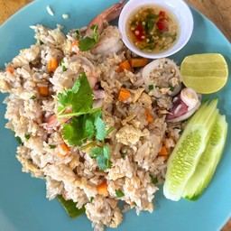 ข้าวผัดปลาหมึก