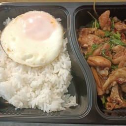 ข้าวกระเพราไก่ไข่ดาวพิเศษๆๆ