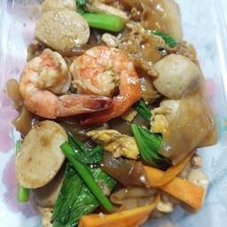 เส้นใหญ่ผัดซีอิ๊วรวมมิตร