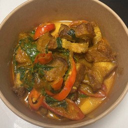 กับข้าวหมูกรอบผัดพริกแกงใต้