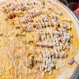 เครปพิซซ่า หมูหยอง ไส้กรอก