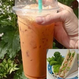 ชานมเย็นคู่แซนวิชทูน่าสลัด