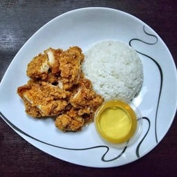 ข้าวไก่ทอดซอสน้ำปลา