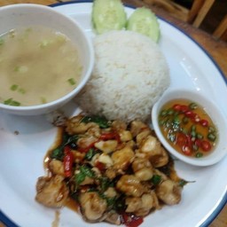 ข้าวกระเพราเอ็นไก่