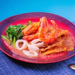 เกี๊ยวกรอบราดหน้าทะเล ( กุ้ง , ปลาหมึก )