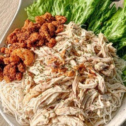 หมี่ไก่ฉีก Shik'n go & ผัดกระเพรา ม.ธารารินณ์  K.2