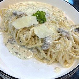 Spaghetti in Black Truffle Cream (สปาเก็ตตี้ซอสครีมแบล็คทรัฟเฟิล)