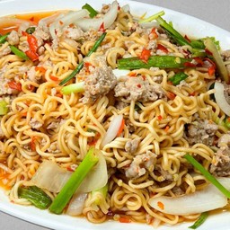 ยำมาม่าหมูสับ