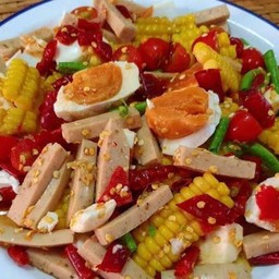 ตำข้าวโพดหมูยอไข่เค็ม