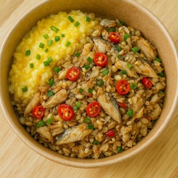 ข้าวไข่ข้น(ไข่ 2 ฟอง) ปลาทูผัดพริกเกลือ