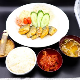 เซ็ทข้าวปลาซาบะย่างซอสเทอริยากิ+สลัดมันฝรั่ง+กิมจิ