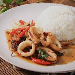 ข้าวผัดกระเพราปลาหมึก