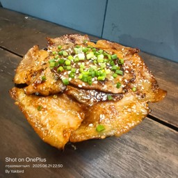 ข้าวหน้าหมูย่าง - โทคะจิ บูตะด้ง