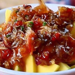 ยำ ยำ มะม่วง น้ำปลาหวาน