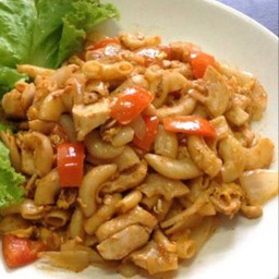 ผัดมะกะโรนีไก่