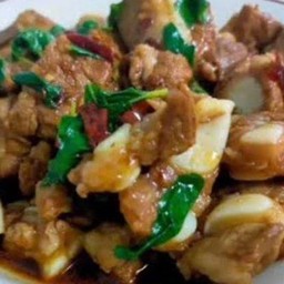 ข้าวกะเพรากระดูกอ่อน