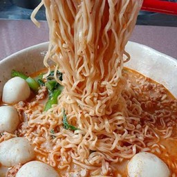 มาม่าน้ำค้นลูกชิ้นหมู