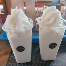 มะพร้าวน้ำหอมปั่นนมสด