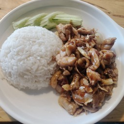 ข้าวไก่ทอดกระเทียม