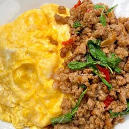 กระเพราหมูไข่เจียว