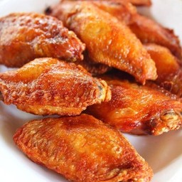 ข้าวปีกไก่ทอดน้ำปลา