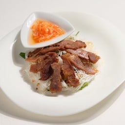 เส้นหมี่หมูย่าง
