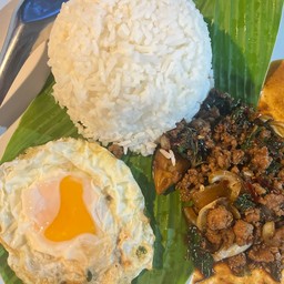 กระเพราหมูสับ=ไข่ดาว