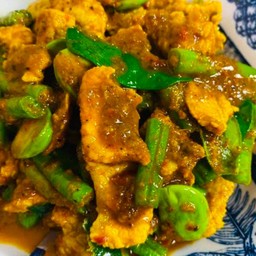 ข้าว  เครื่องแกงหมูชิ้นสะตอ ถั่วฝักยาว