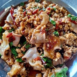 กะเพราไส้อ่อนหมูสับ