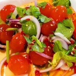ยำไข่แดงเค็ม จัดจ้าน