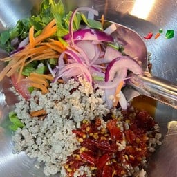 ยำหมูสับ