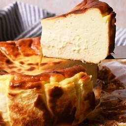 Basque Cheese Cake ชีสเค้กหน้าไหม้ (1 ชิ้น)