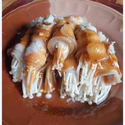 เห็ดเข็มทอง นึ่ง ราดน้ำจิ้ม สุกี้ 2 ไม้