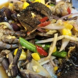 ยำปูดำสุดแซ่บ ( เมนูขายดี )