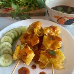 เกี๊ยวไส้กรอกแดง