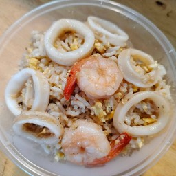 ข้าวผัดทะเล (หมึก,กุ้ง)