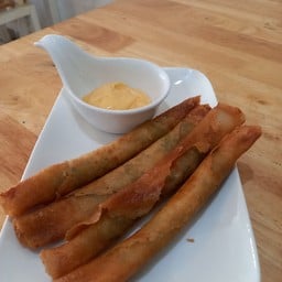 ปอเปี๊ยะผักโขม