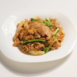 เส้นหมี่ผัดซีอิ๊วหมู