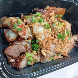 เมนู signature หมูสามชั้นคั่วพริกเกลือ