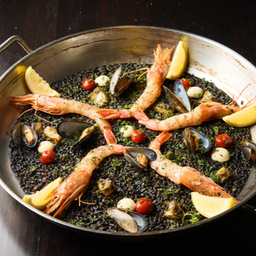 Black Paella de gambas